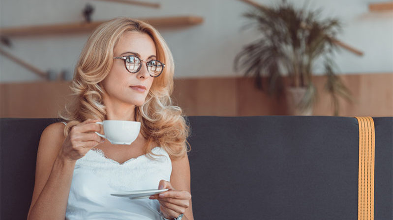 Postman Preconception the study cine distribuie ochelari de vedere