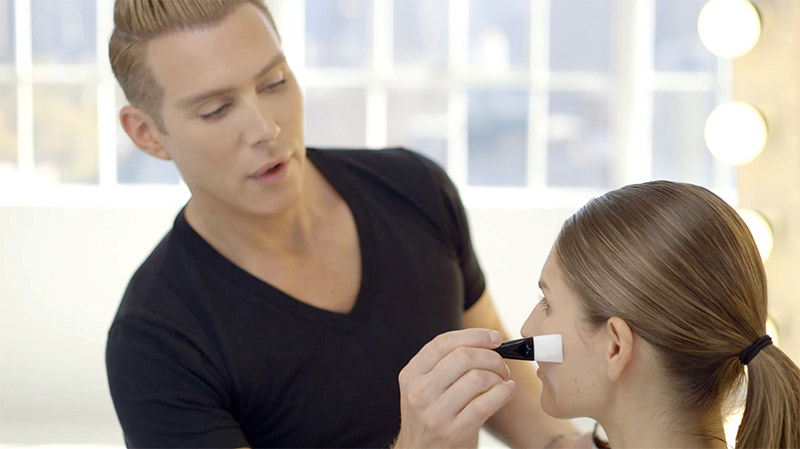 Dr.-Brandt-se-aliază-cu-makeup-artistul-celebrităților-Kristofer-Buckle-pentru-a-da-startul-campaniei-#PlumpUpTheVolume