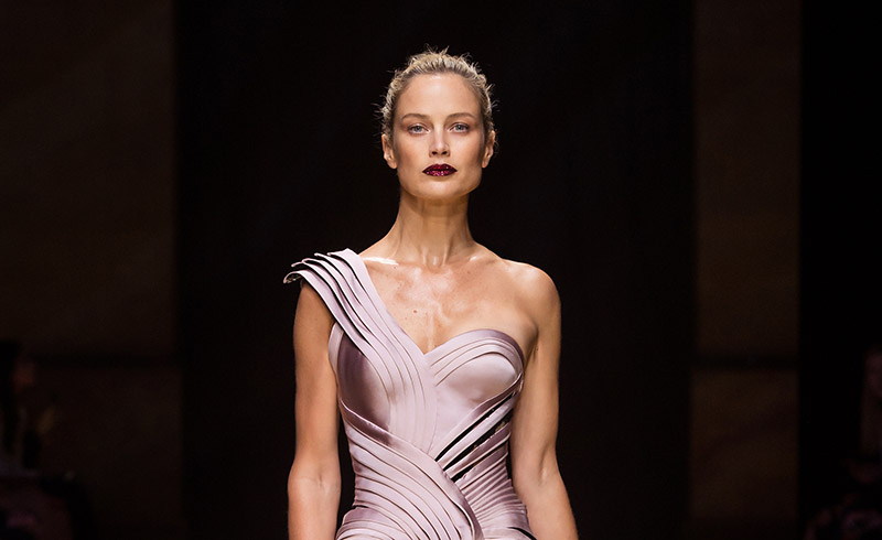 Paris Fashion Week Toamnă-Iarnă 2016-2017 Atelier Versace