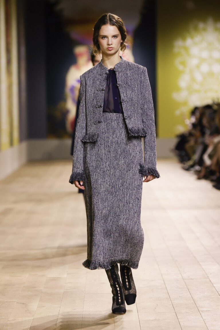 Navy and ecru mottled tweed set, jacket and skirt with frayed edges enhanced by brondebourgs. Shirt in navy silk georgette.