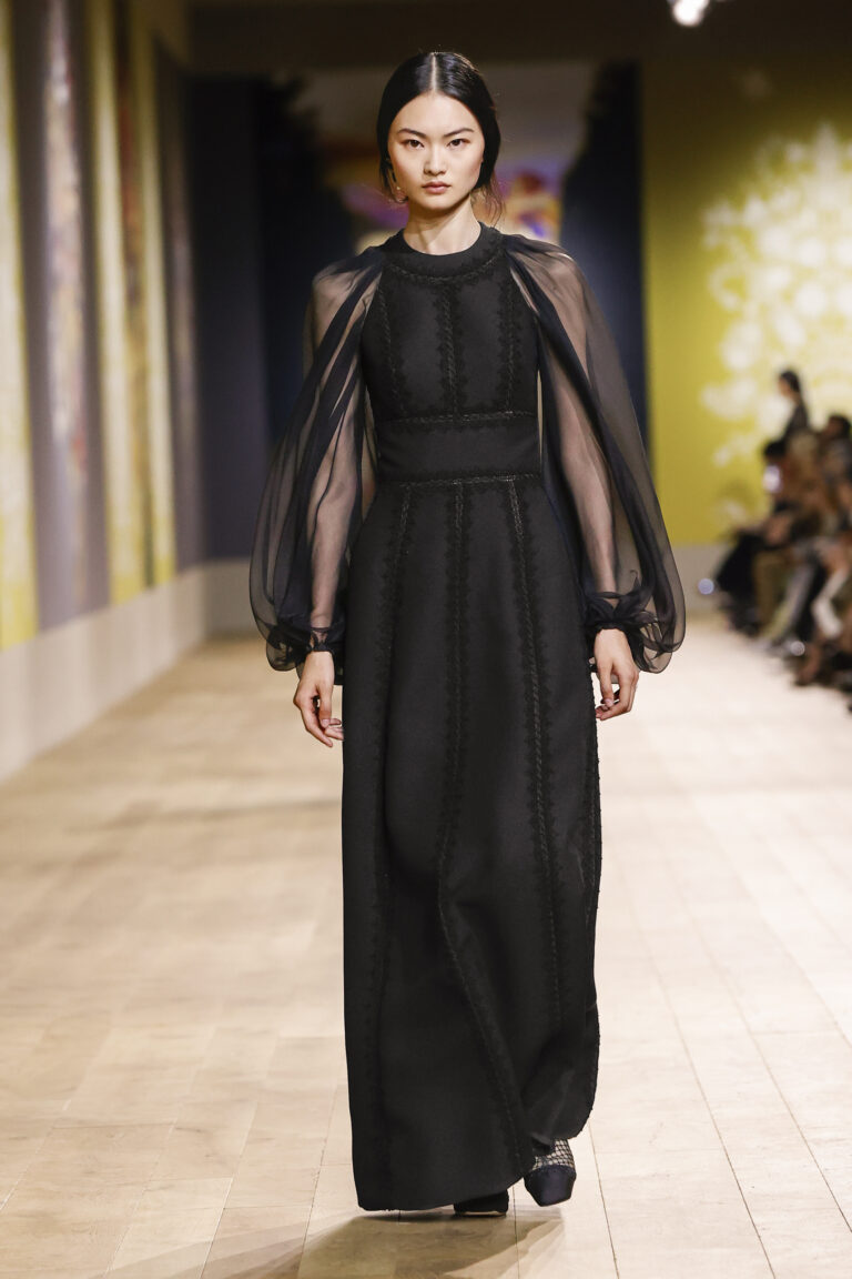 Long dress in wool crepe embroidered with trims and openwork in block gonse braid and guipure with silk chiffon sleeves.