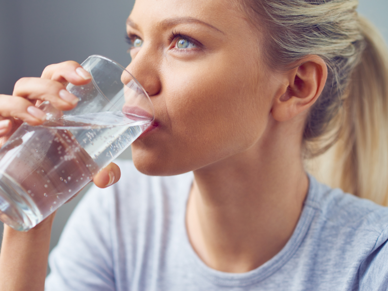 Beneficiile apei alcaline