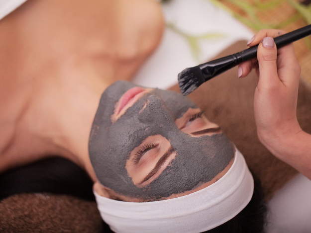 Eliberează Frumusețea Pielii Tale cu Mască și Scrub 3 în 1 de la Marea Moartă