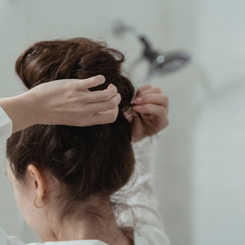 5 Coafuri Elegante și Relaxate Perfecte pentru Birou: Sfaturi Pentru Un Păr Impecabil