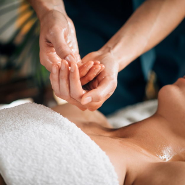 L’Occitane Ulei pentru Suplete cu Extract de Migdale: Secretul unei Piele Satinate și Hidratate