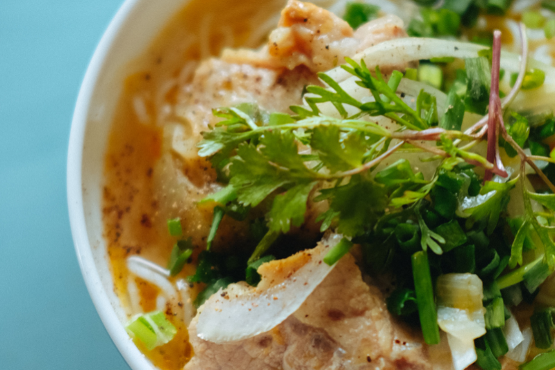 Rețetă de Supă de Pui cu Lămâie și Orzo – Beneficiile Ingredientelor Principale Rețetă de Supă de Pui cu Lămâie și Orzo - Beneficiile Ingredientelor Principale